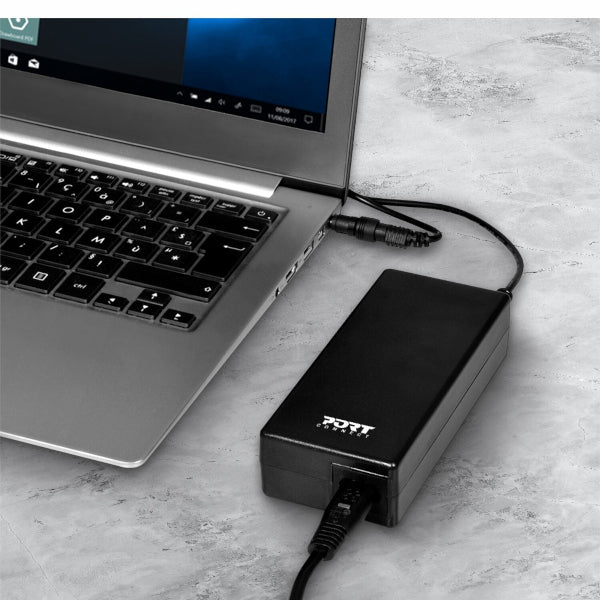 Port Connect 90W Notebook Adapter Universal - Black